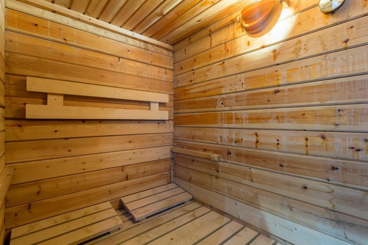The Old Lyon Sauna 6 People Exteriör bild